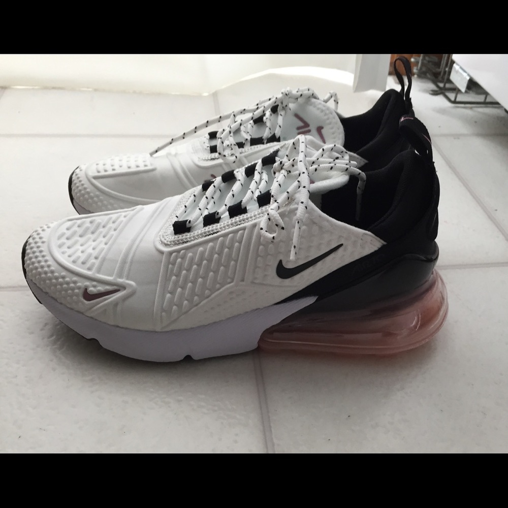 Nike 270’s